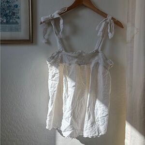 Old Navy Scalloped Tank